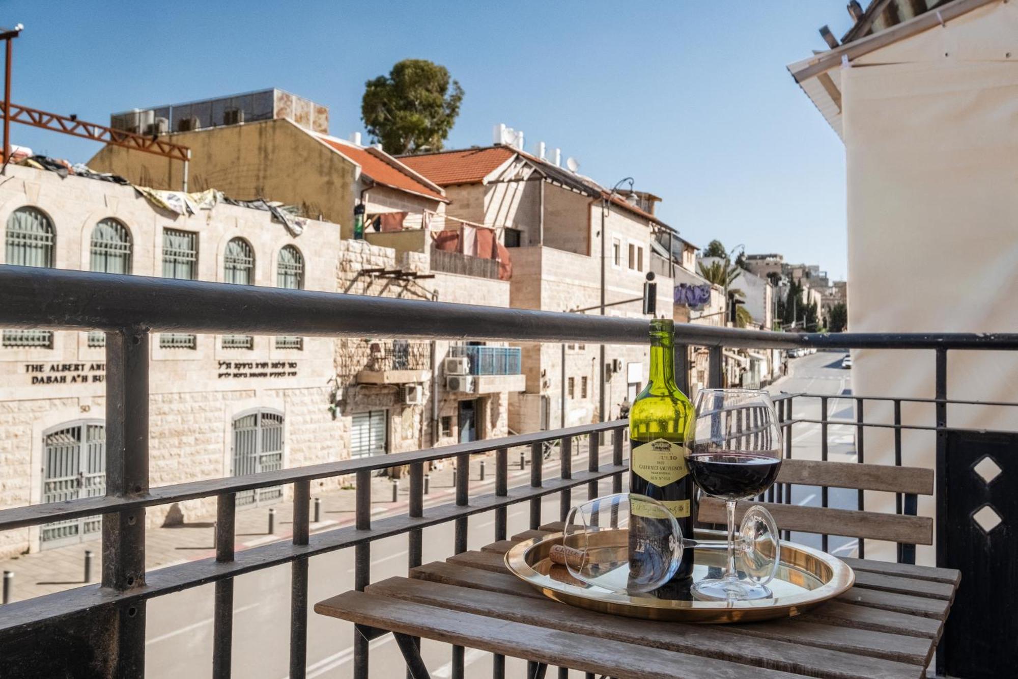 Dinning Room, Bedroom And Balcony Jerusalem Exterior photo